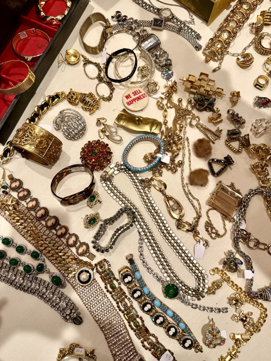 Vintage jewelry at Manhattan Vintage Jewelry Edition