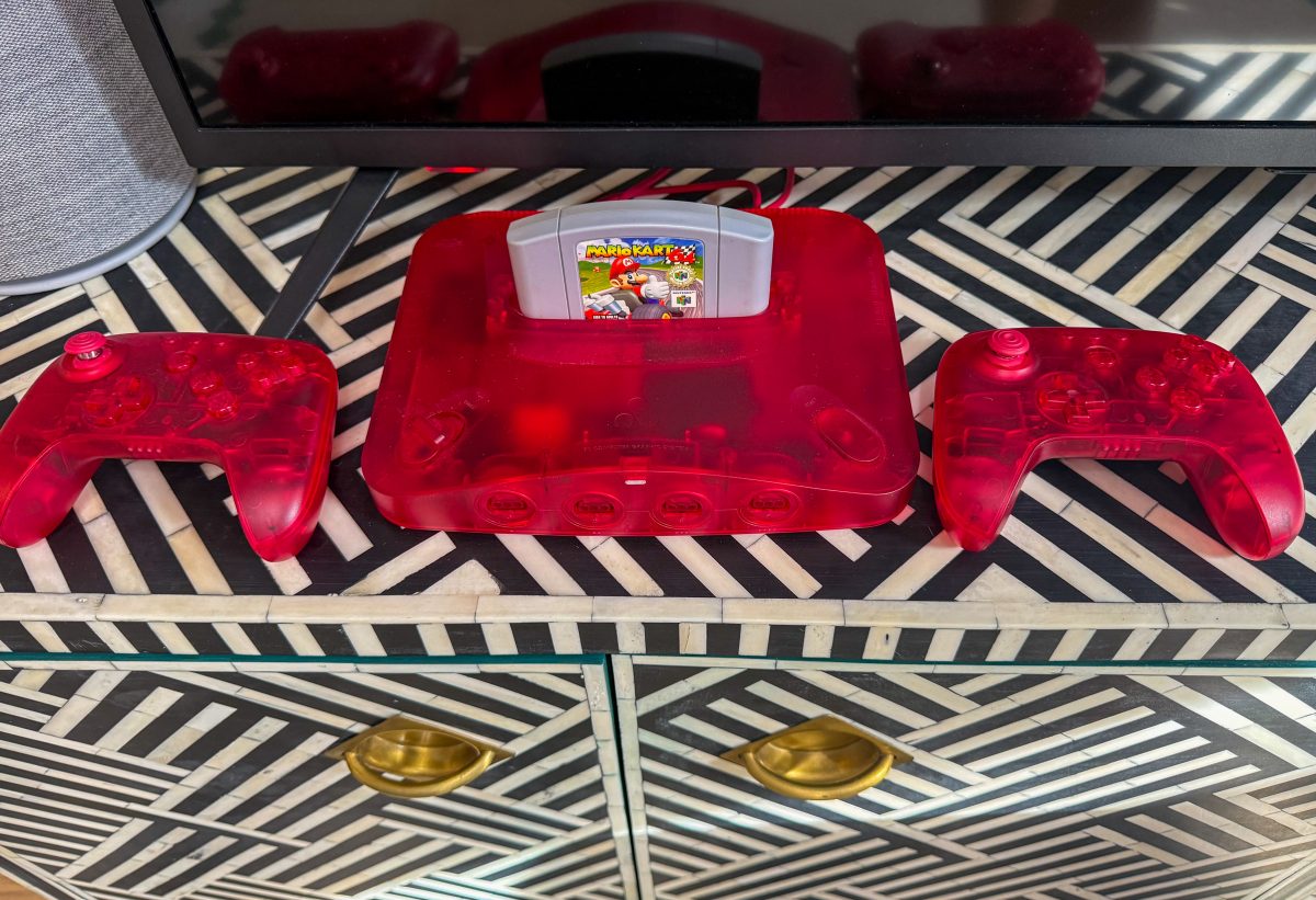 Analogue 3D Nintendo gaming system with Mario Kart